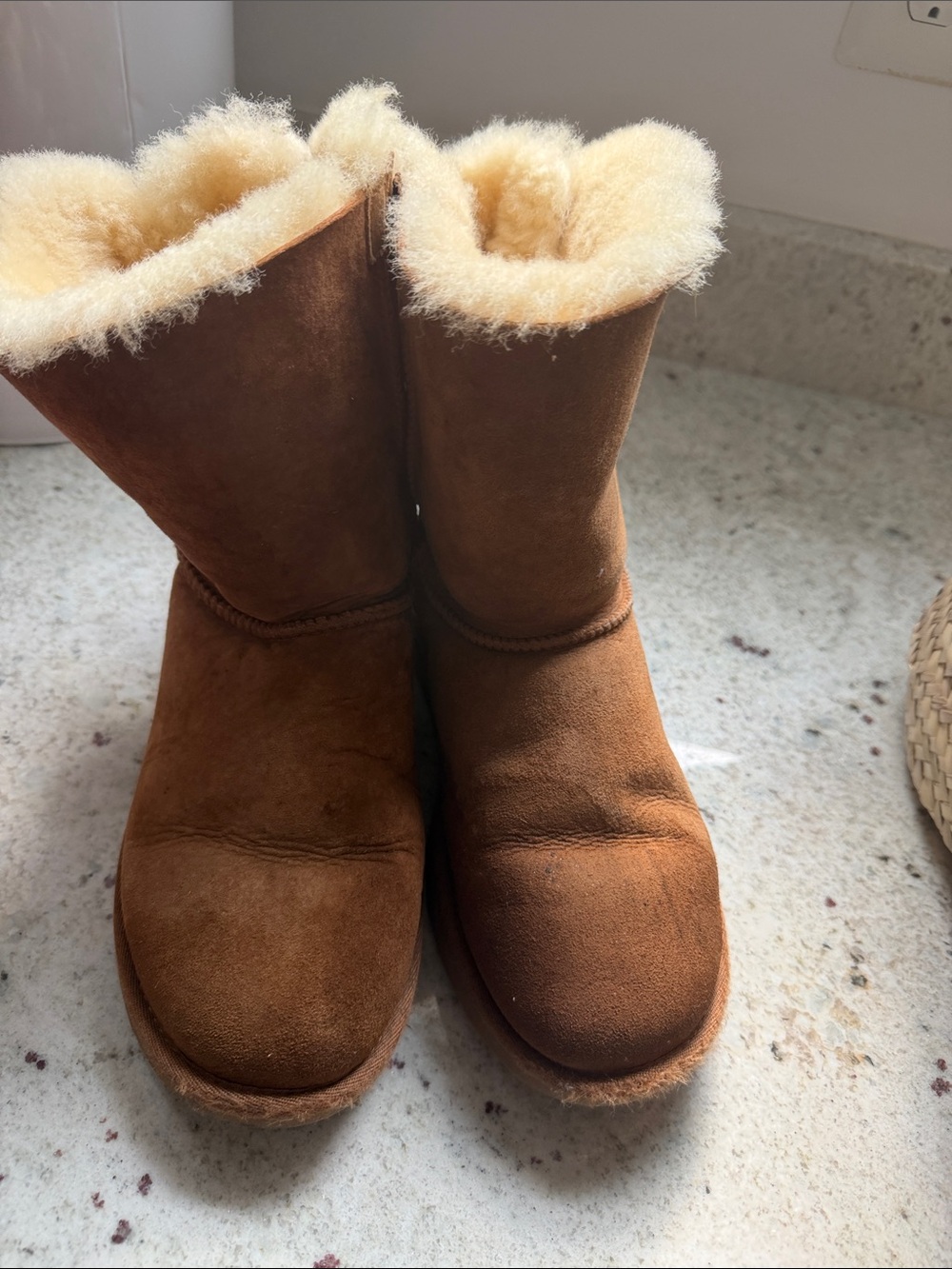 UGG Women's Short Shearling Boots - Chestnut Brown
